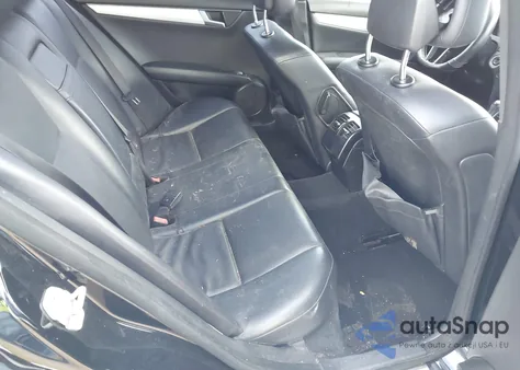 2012 Mercedes-Benz C 250 Sport z USA, uszkodzony, nr VIN WDDGF4HB5CA616419